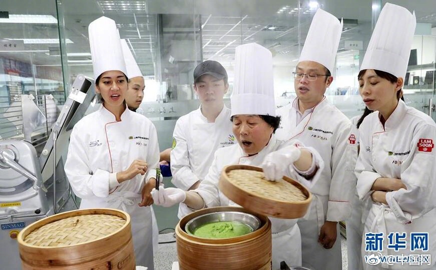 【水蜜桃免费视频看爱如潮水】新年非遗美食丨剁椒鱼头上桌，湖南人的新年年味来了